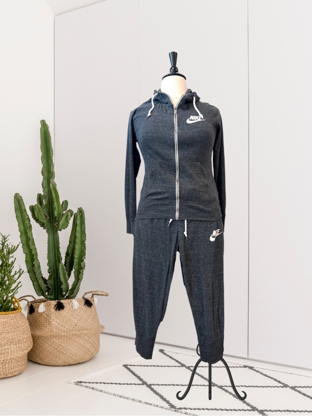 Nike 2PC Hoodie Zip Front Sweatshirt and Capri Joggers